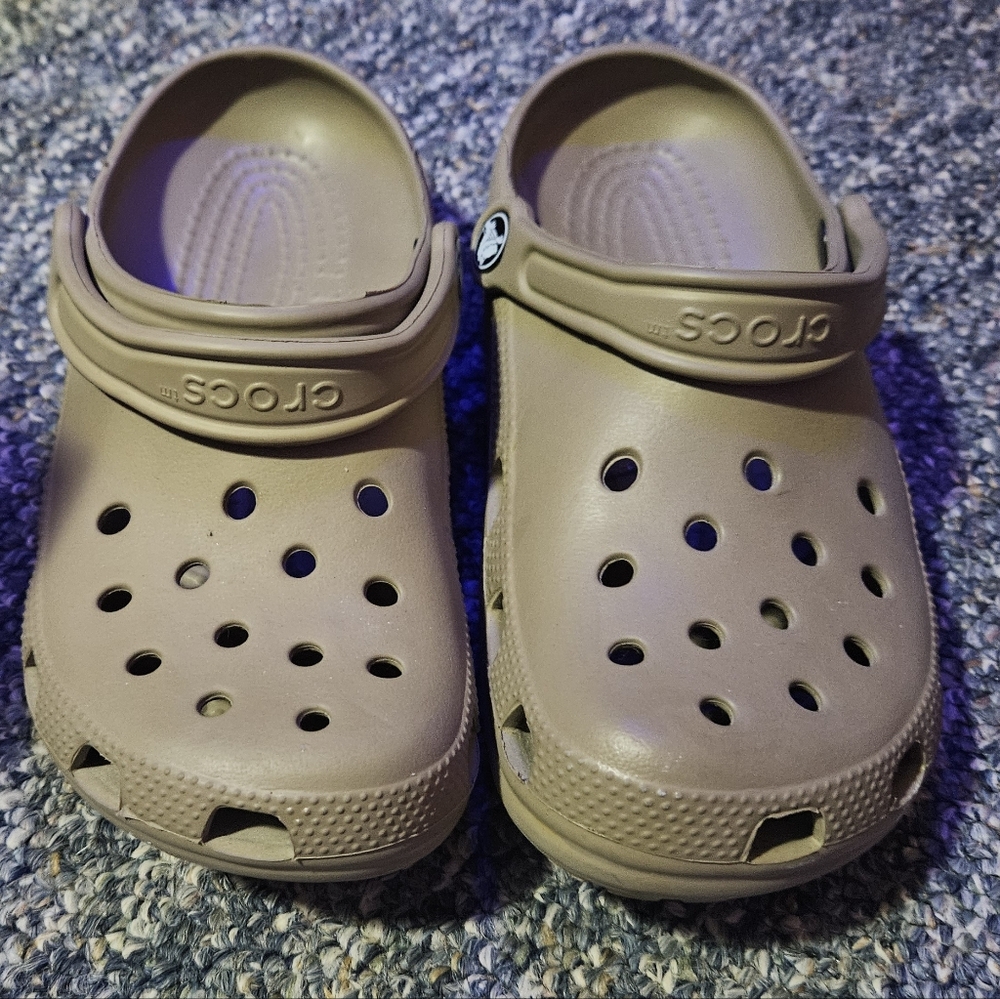 CROCS Classic Clog in Tan